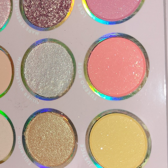 Colourpop x Sailor Moon eyeshadow face palette - Picture 5 of 13
